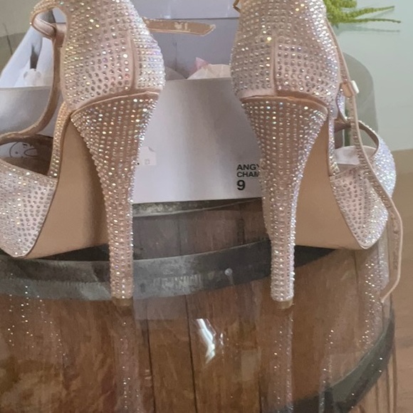 Steve Madden women size 9 Angylyna Champagne Mlt color - Picture 4 of 11